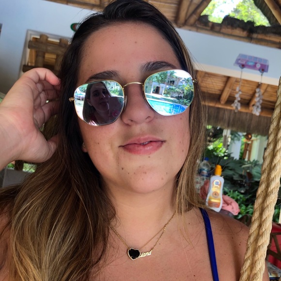 Meet your Posher, Luciana - Picture 1 of 1